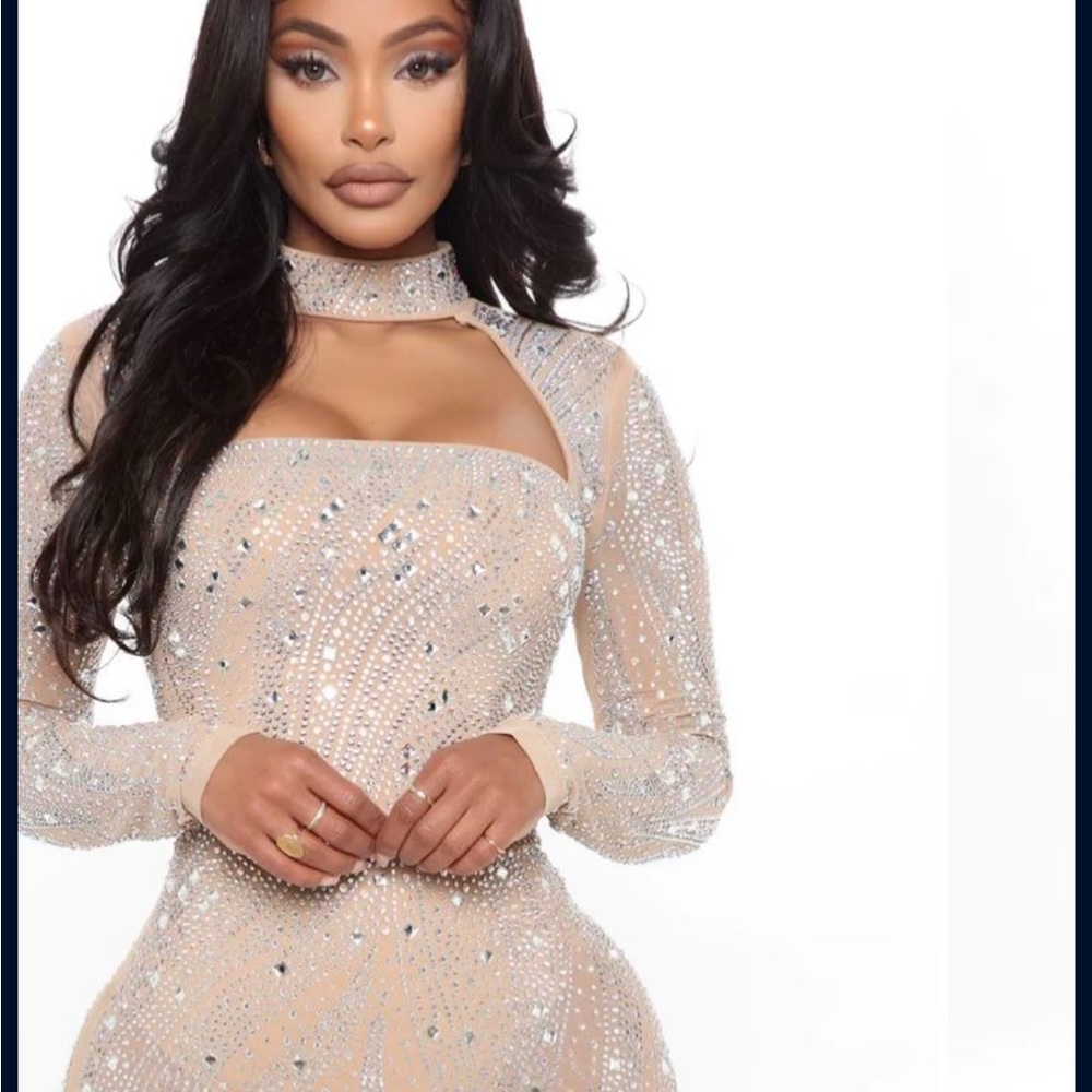 Beautiful embellished dress no missing stones